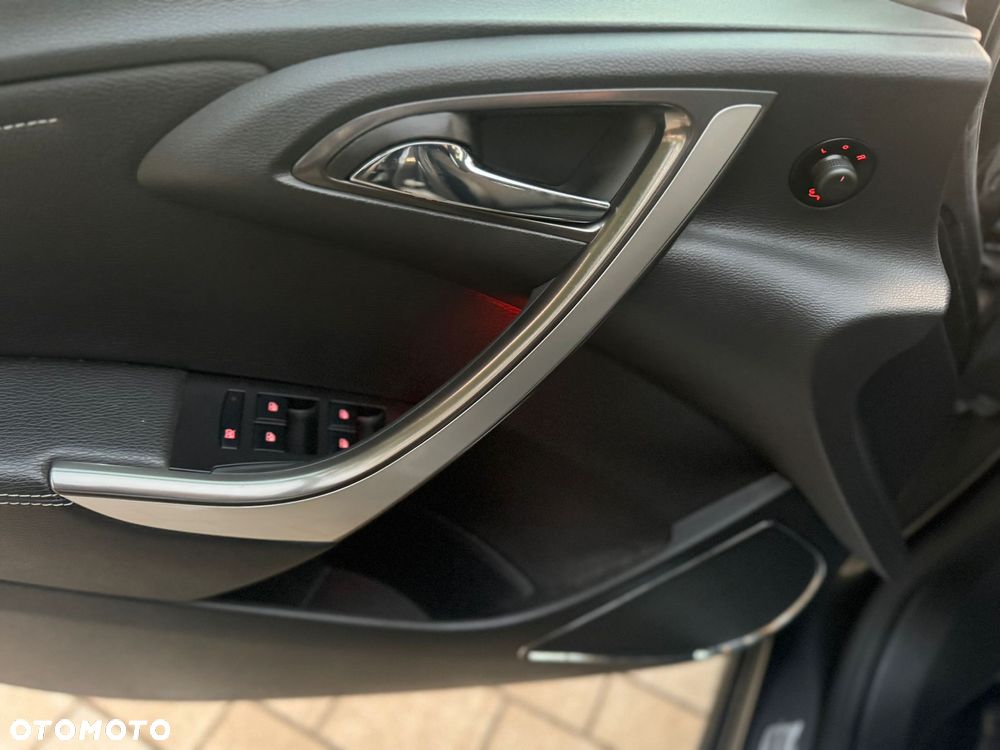 Opel Astra 2.0 CDTI Cosmo - 17