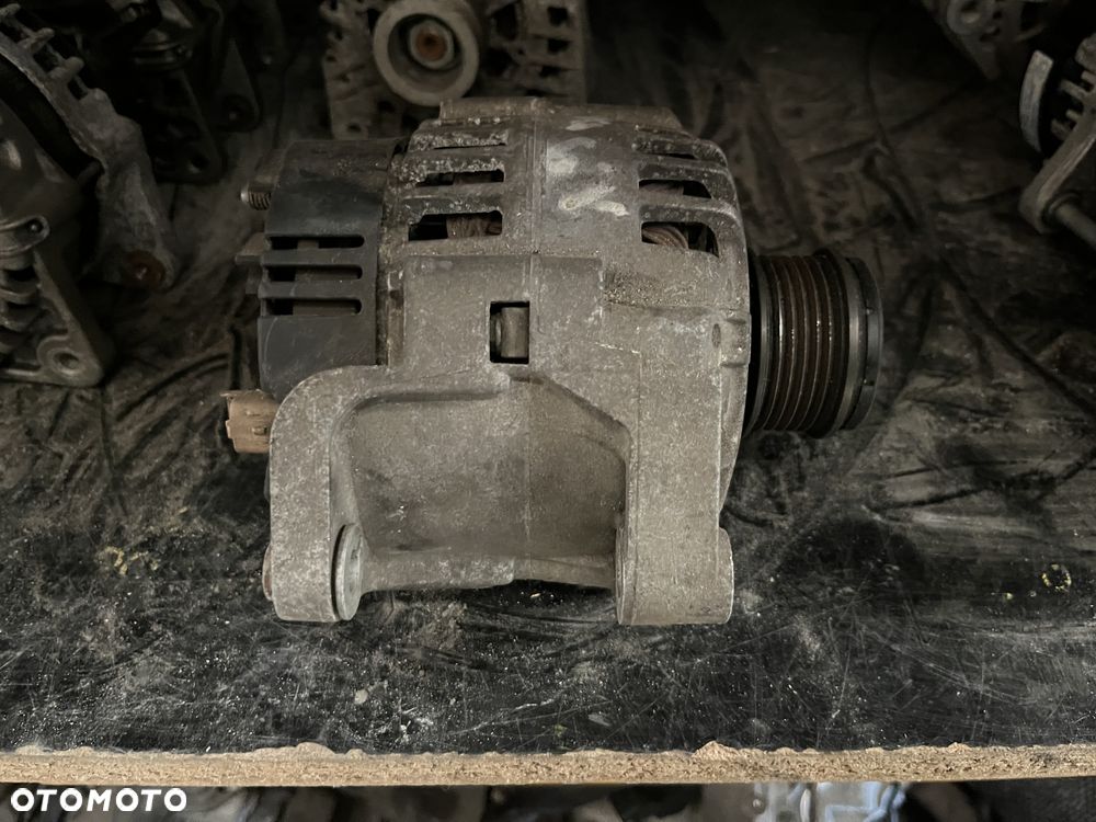 Alternator 1.9 DCI Renault Scenic I 8200054588 - 3