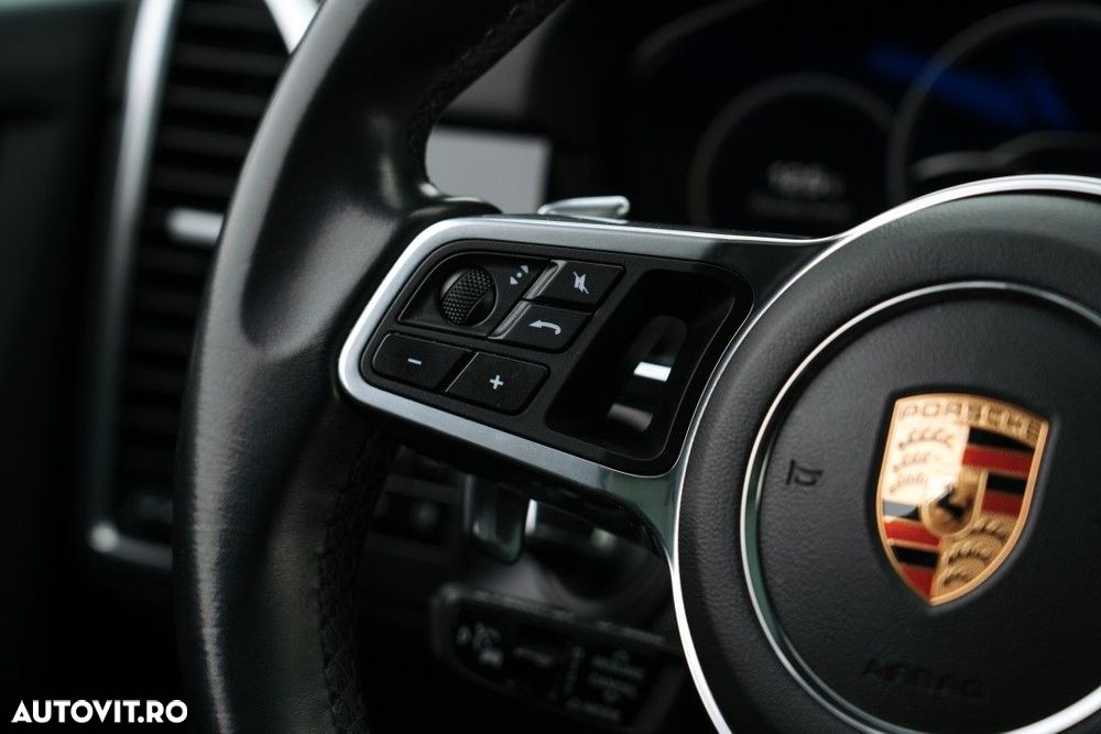 Porsche Cayenne - 21