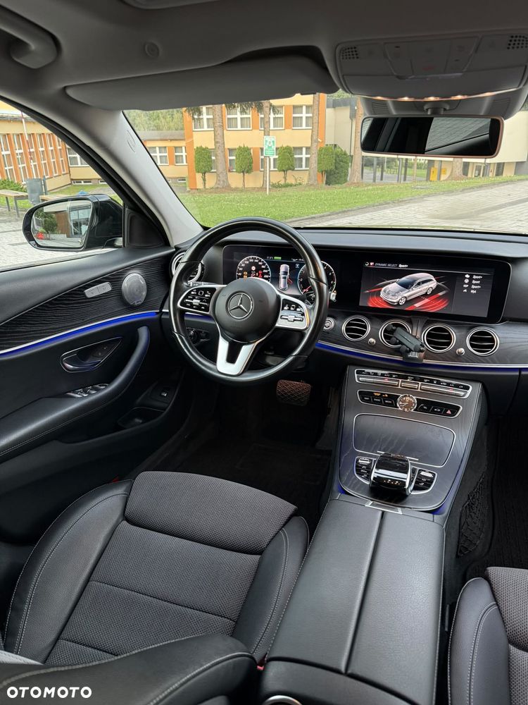 Mercedes-Benz Klasa E 300 de AMG - 20