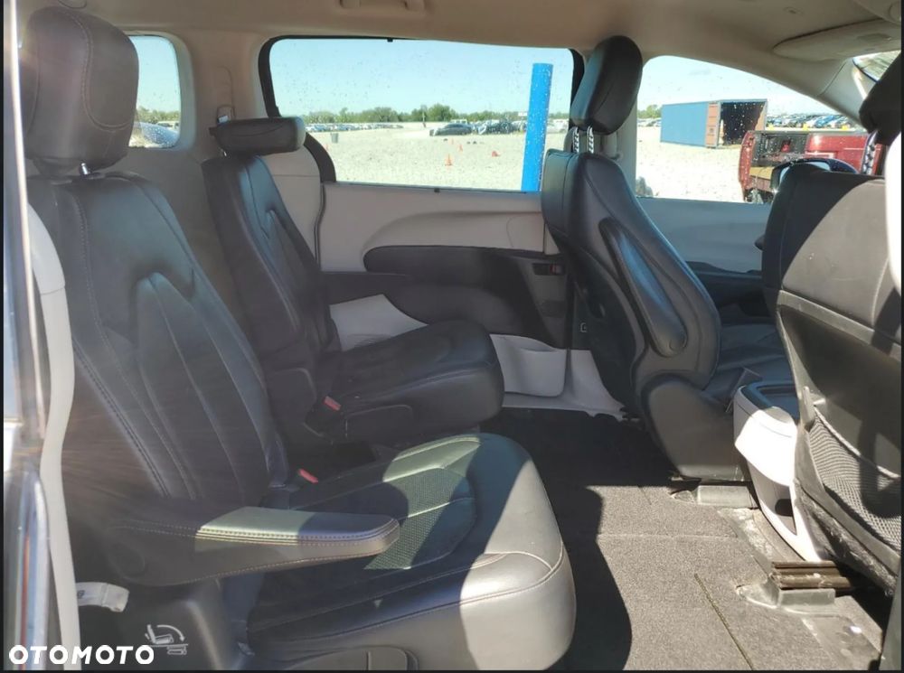 Chrysler Pacifica - 10