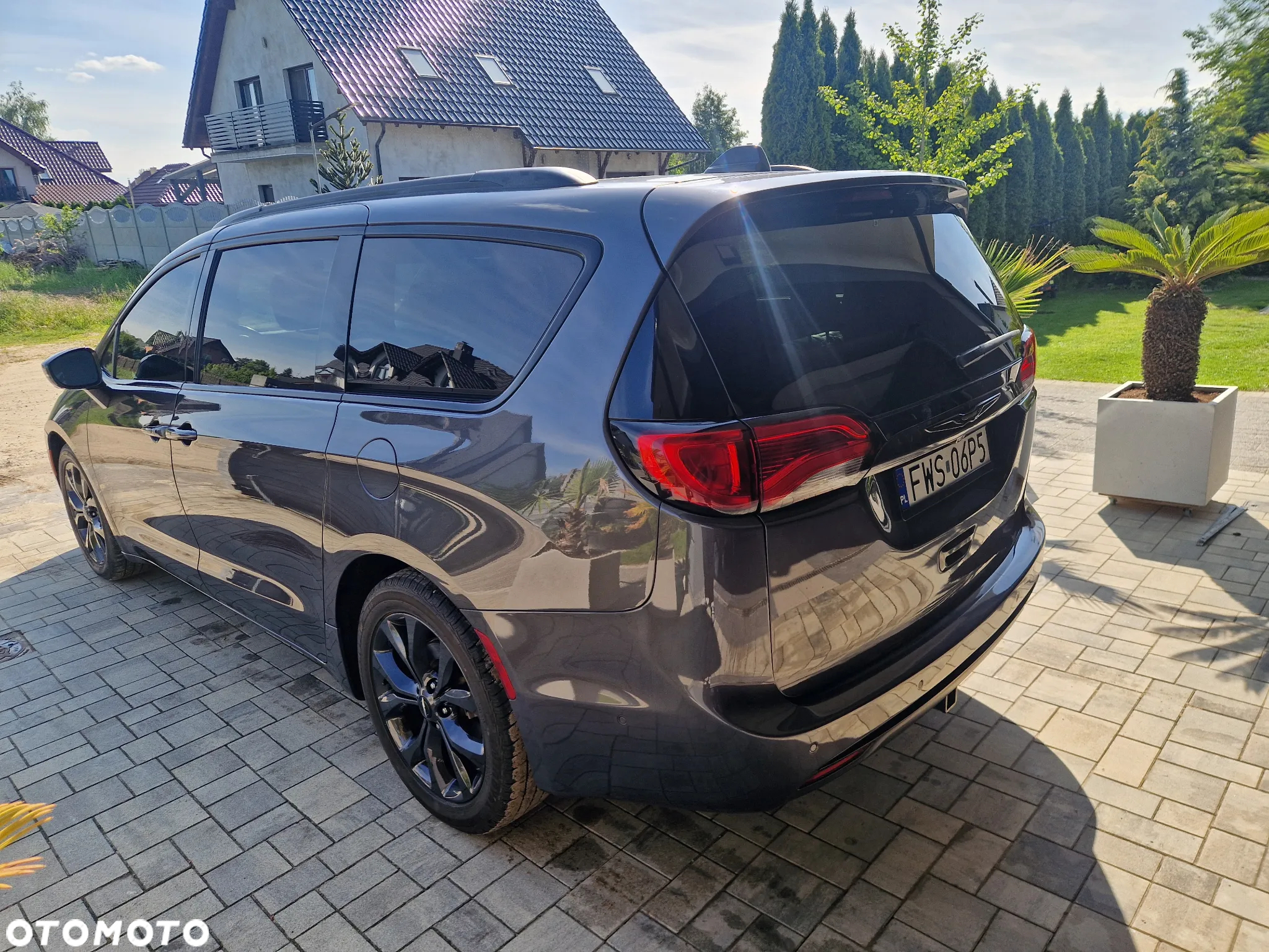 Chrysler Pacifica - 5
