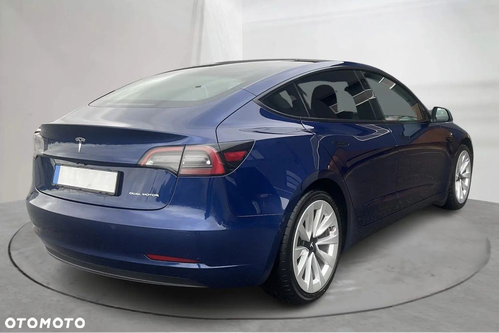 Tesla Model 3 - 3
