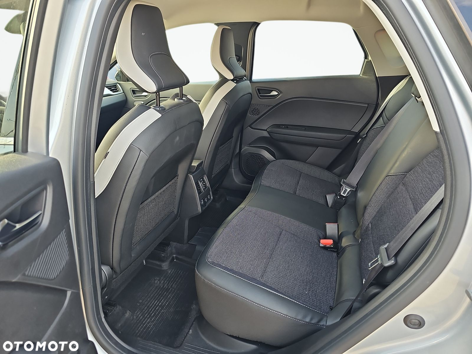 Renault Captur 1.0 TCe Techno - 24