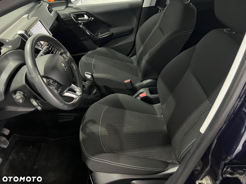 Peugeot 208 - 15