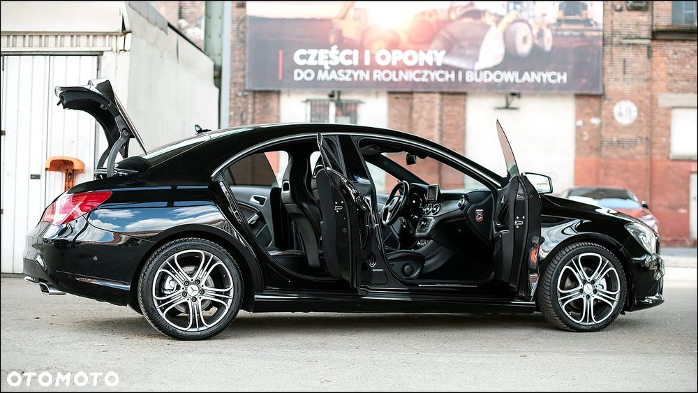 Mercedes-Benz CLA 180 7G-DCT Urban - 11