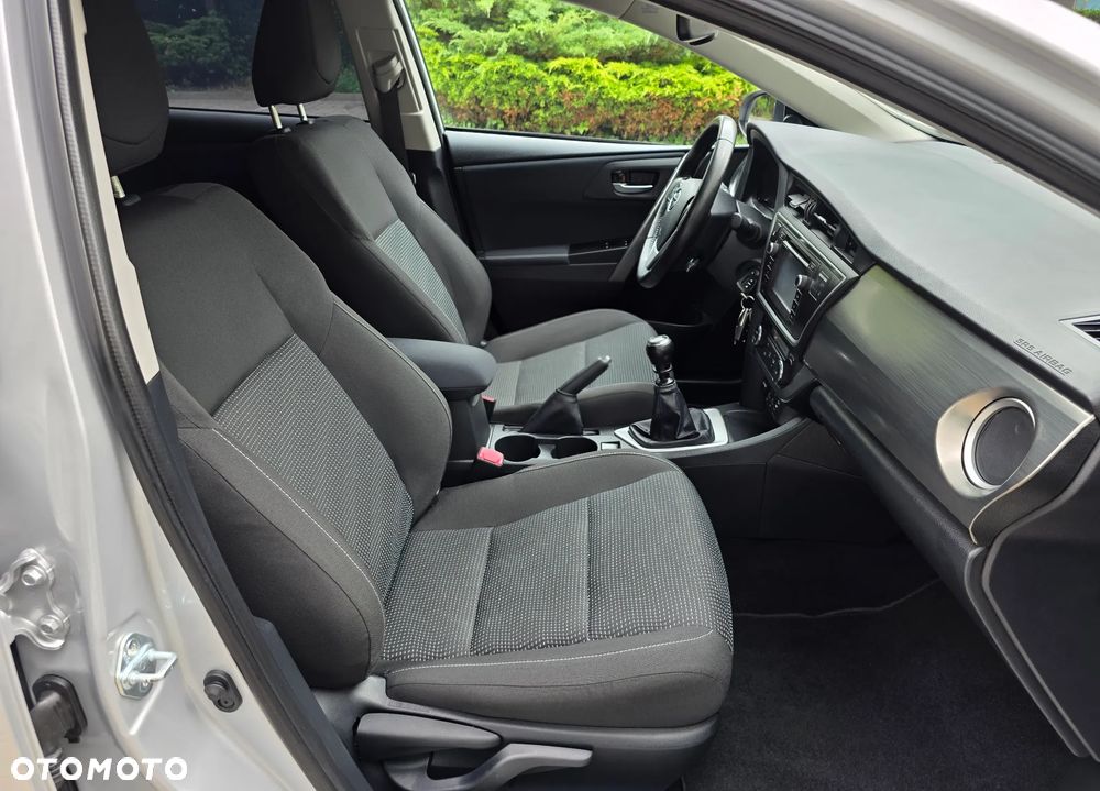 Toyota Auris - 25