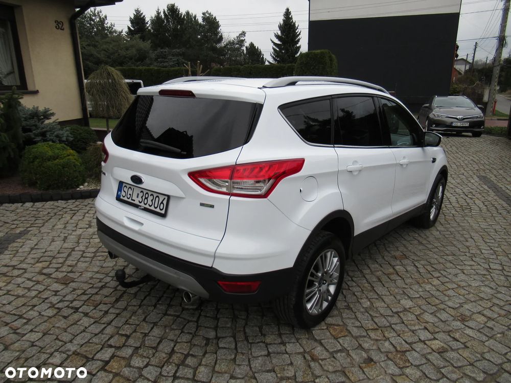 Ford Kuga 1.6 EcoBoost 2x4 Titanium - 4