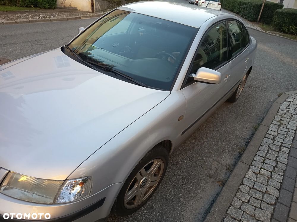 Volkswagen Passat 1.6 - 2