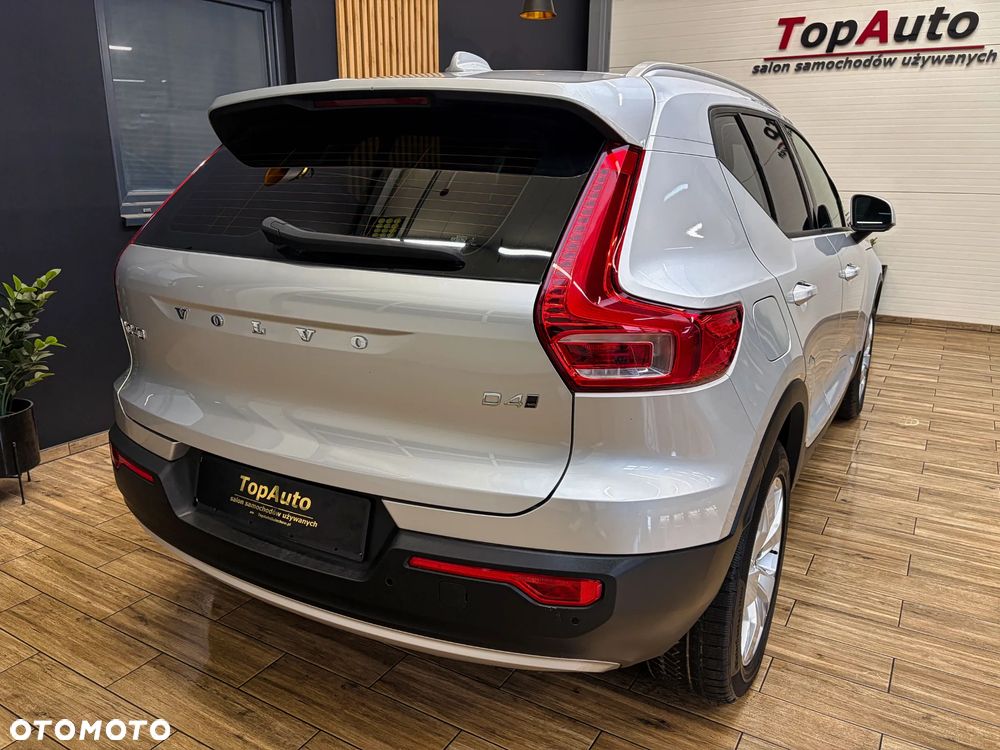 Volvo XC 40 D4 SCR AWD Momentum - 8