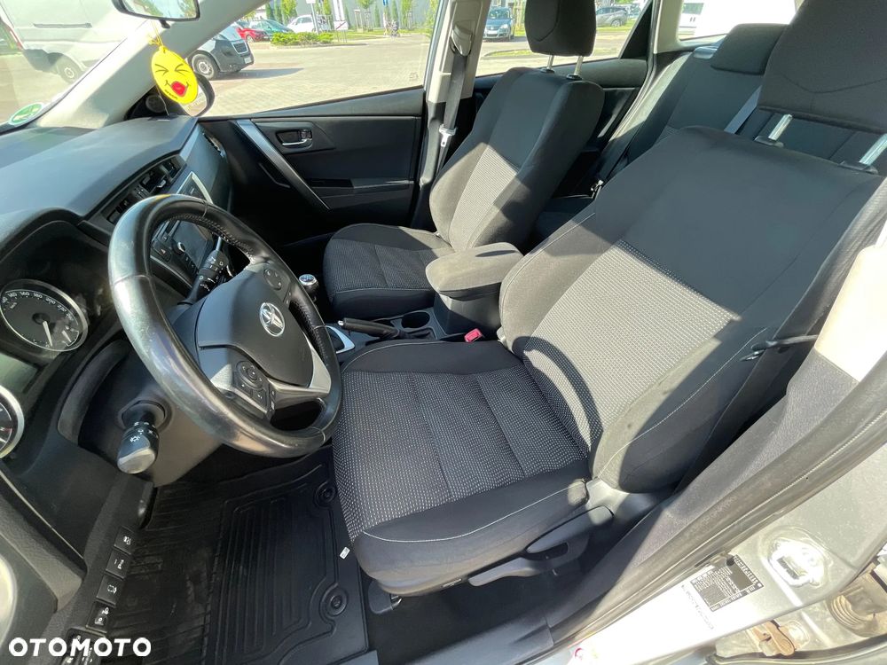 Toyota Auris 1.6 Valvematic Executive - 8
