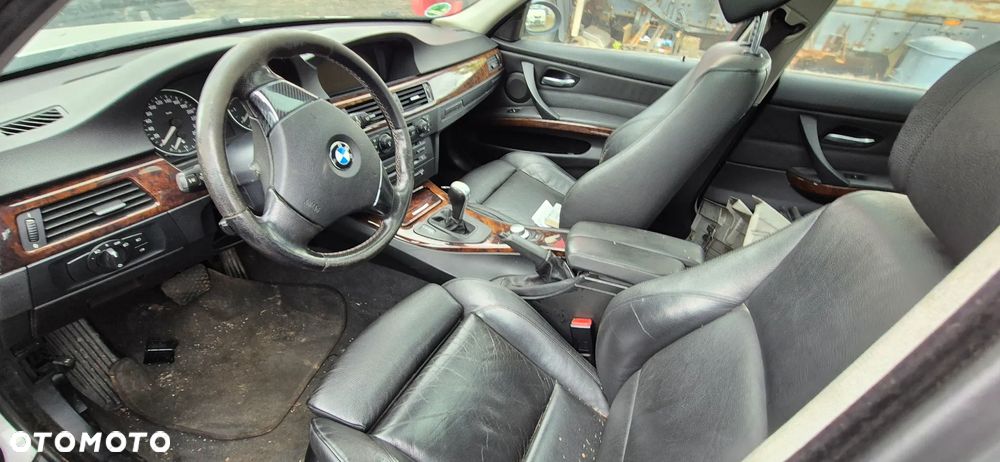 BMW Seria 3 330i xDrive Touring Edition Sport - 5