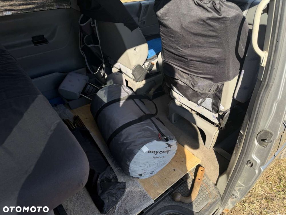 Volkswagen Caravelle - 14