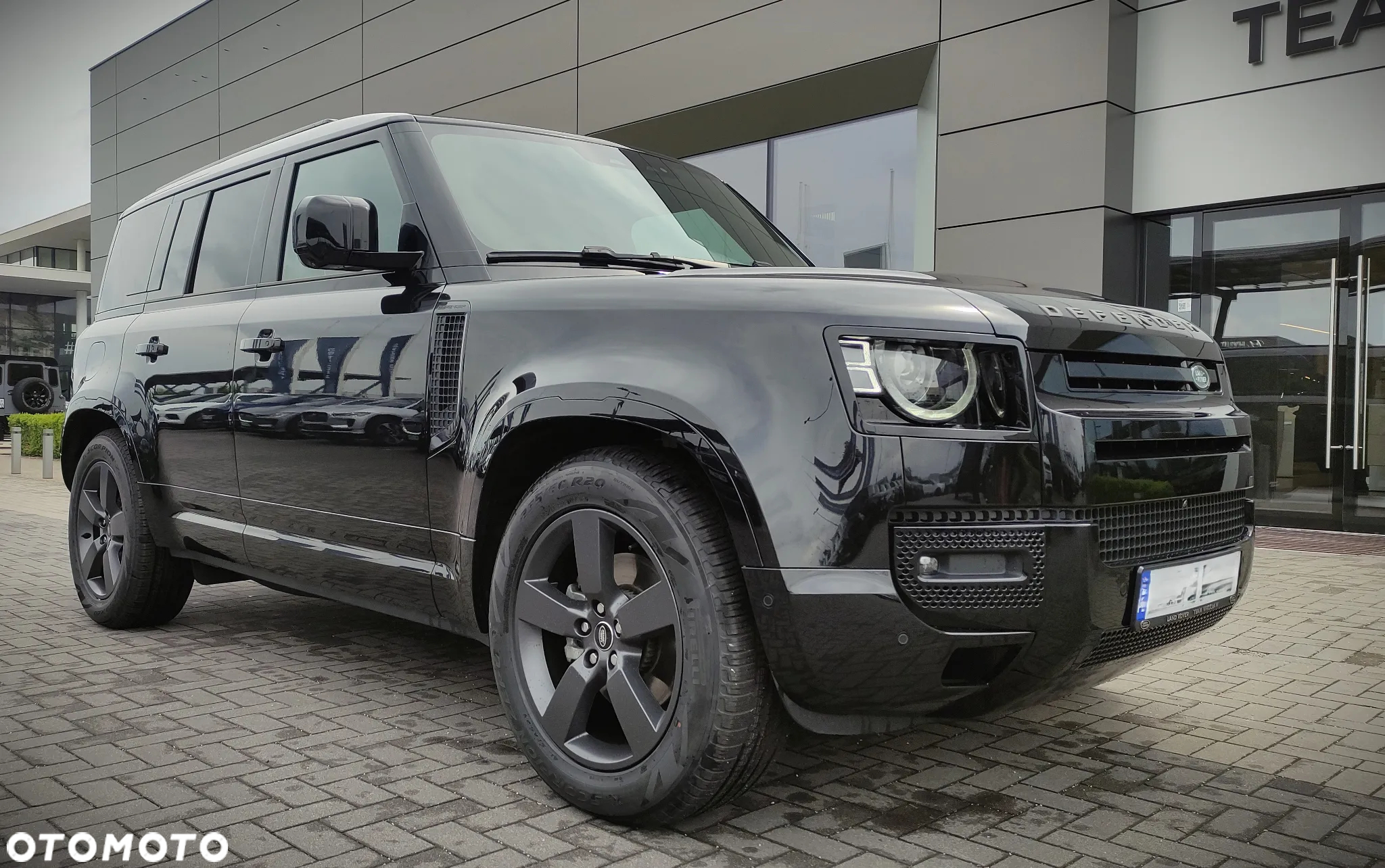 Land Rover Defender - 12