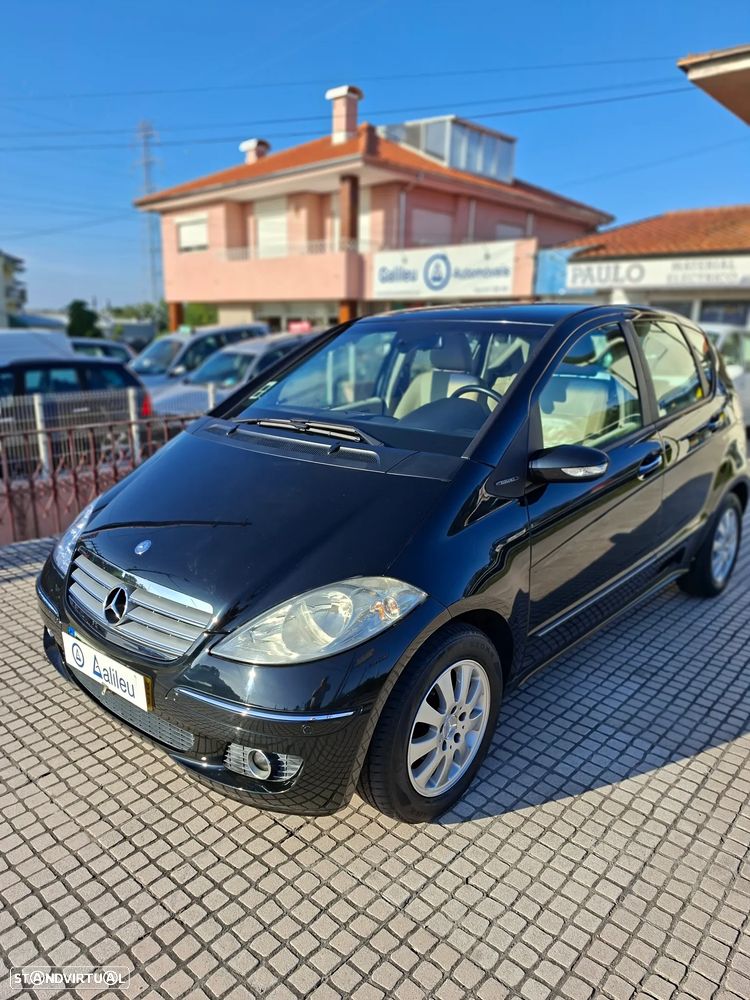 Mercedes-Benz A 150 Elegance Automatic - 33