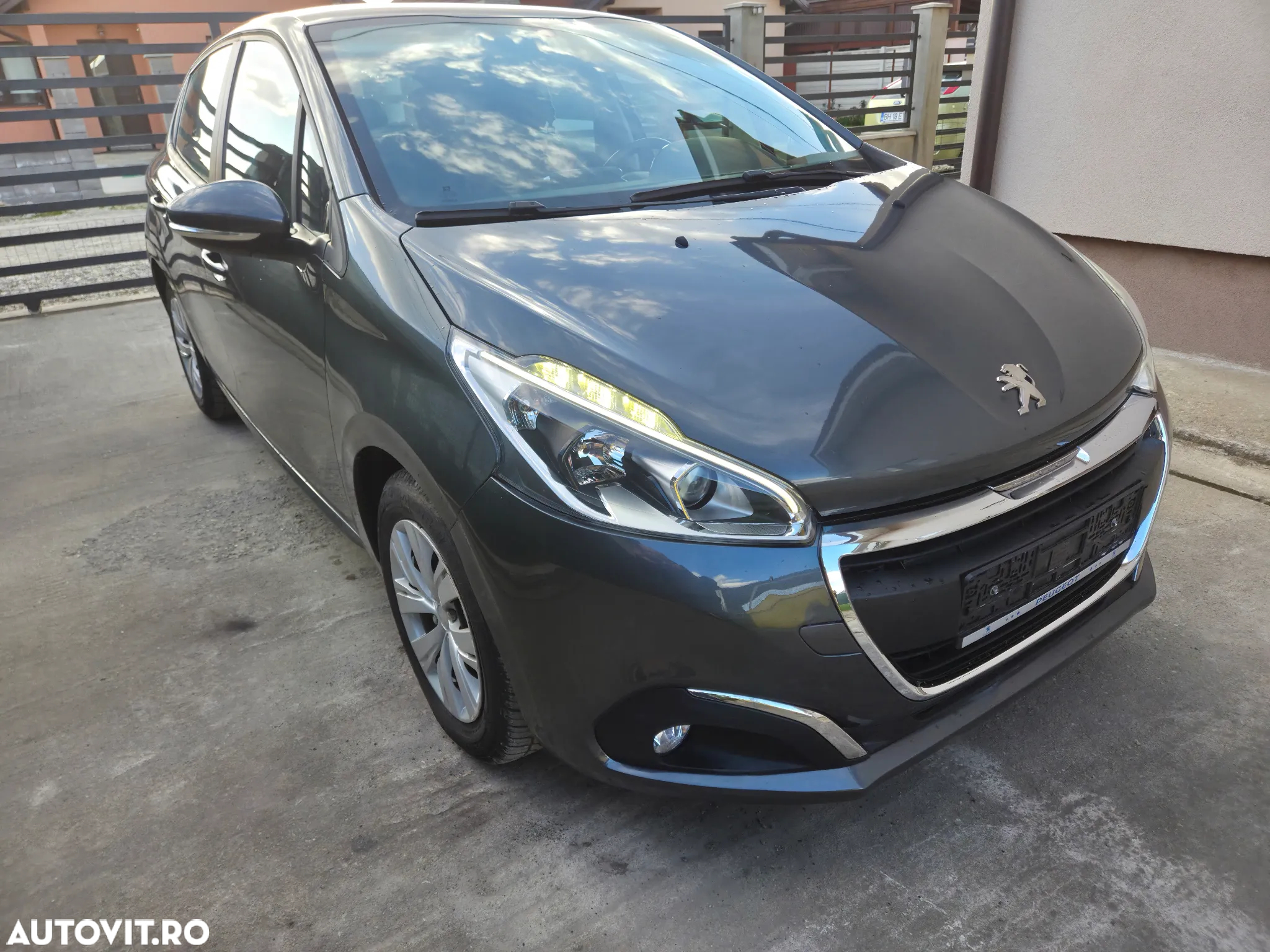 Peugeot 208 - 3
