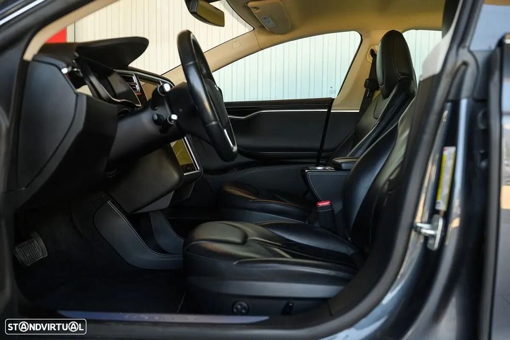 Tesla Model S - 23