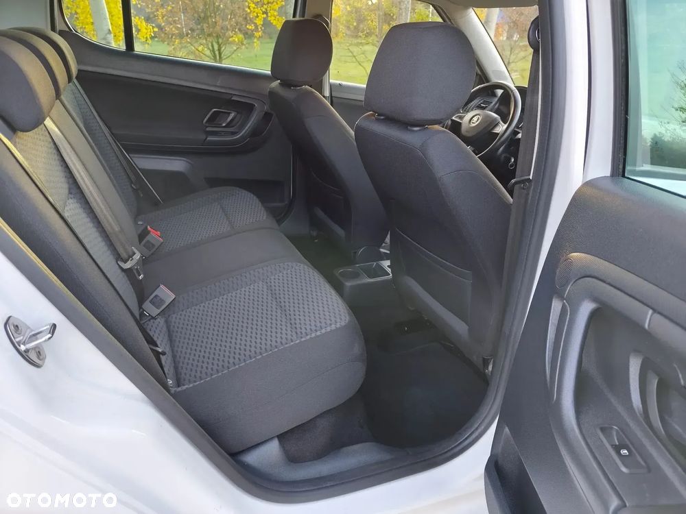 Skoda Fabia 1.2 HTP STYLE Edition - 11