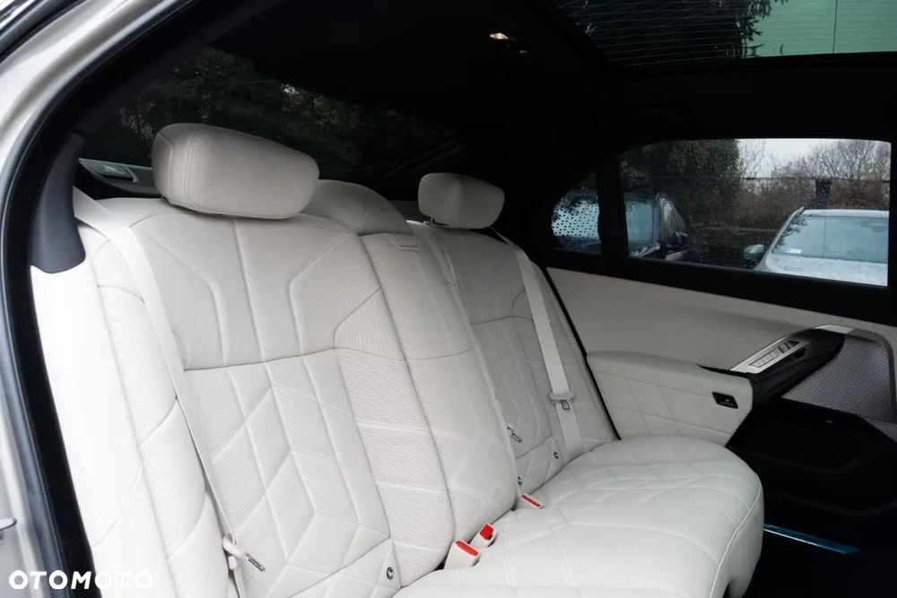 BMW Seria 7 - 29