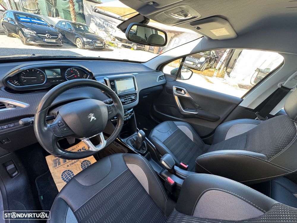 Peugeot 2008 1.2 PureTech Allure - 11