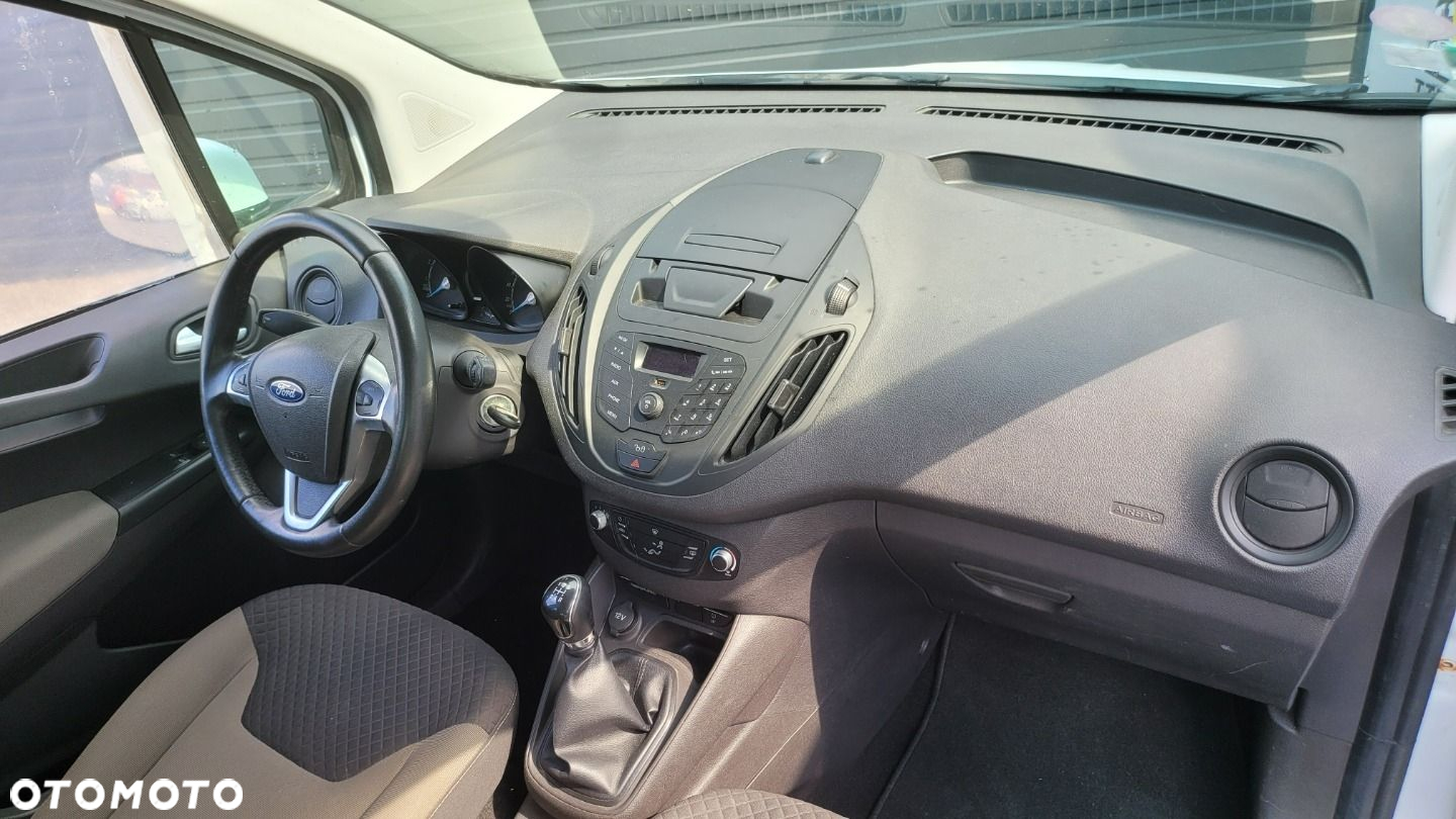 Ford Transit Courier - 18