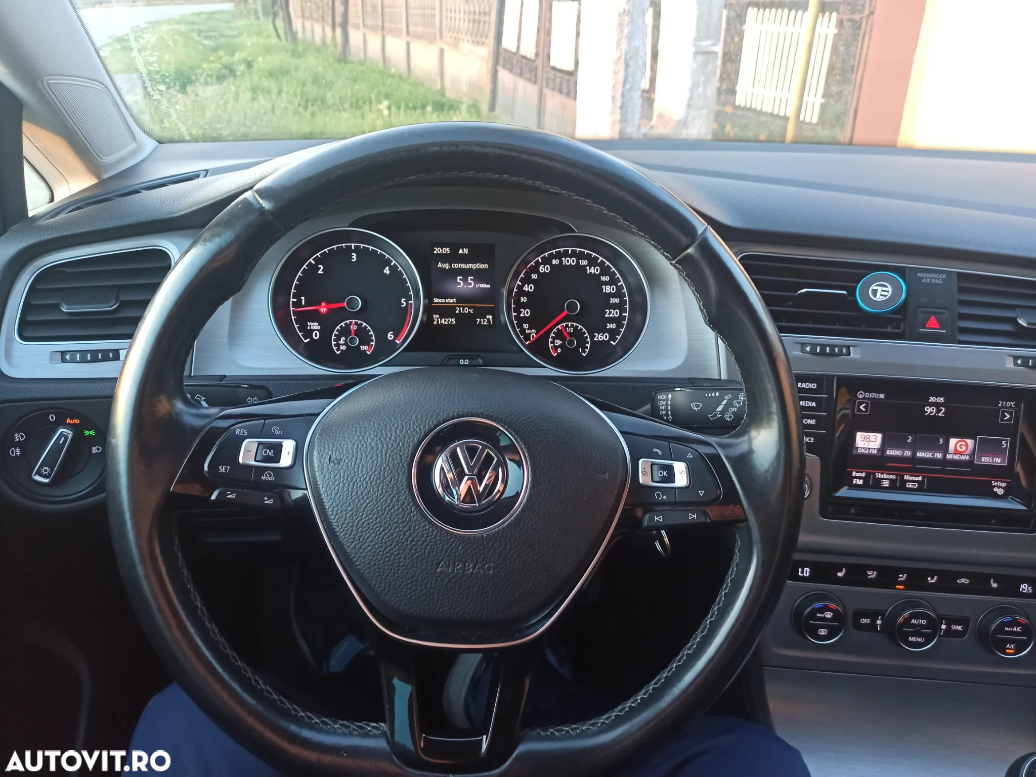 Volkswagen Golf 1.6 TDI DPF BMT Highline - 9
