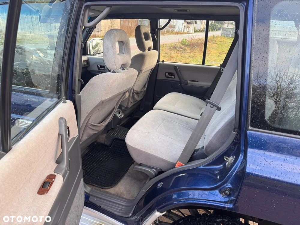 Mitsubishi Pajero - 12