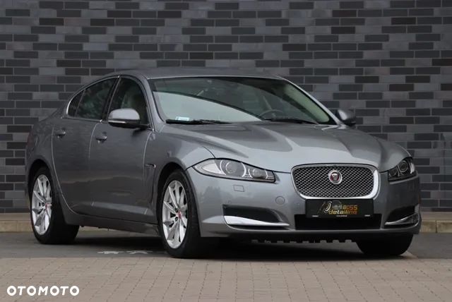 Jaguar XF 2.2 D Luxury - 9