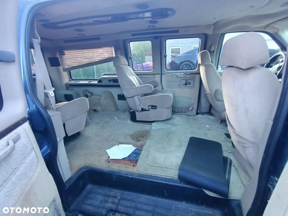 GMC Savana - 18