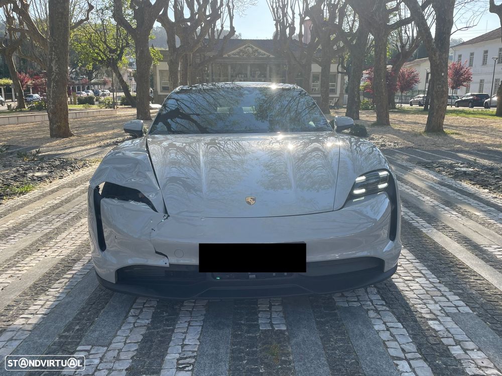 Porsche Taycan 4 - 9