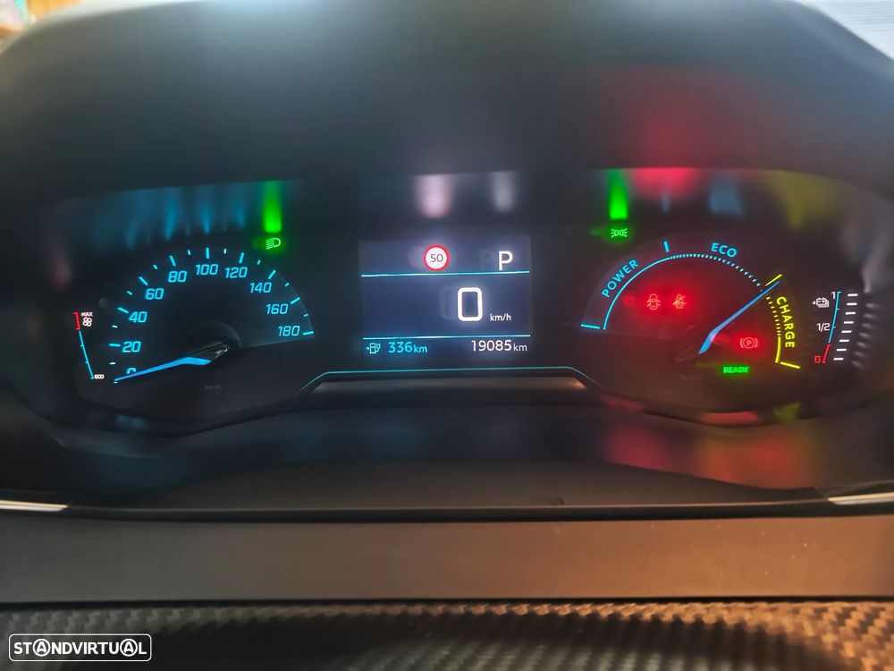 Peugeot e-208 E-Style - 32