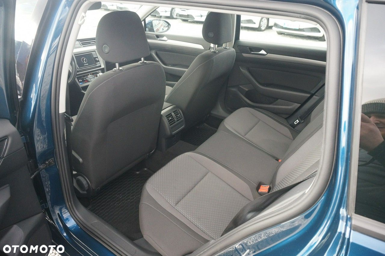 Volkswagen Passat 2.0 TDI EVO Essence - 24