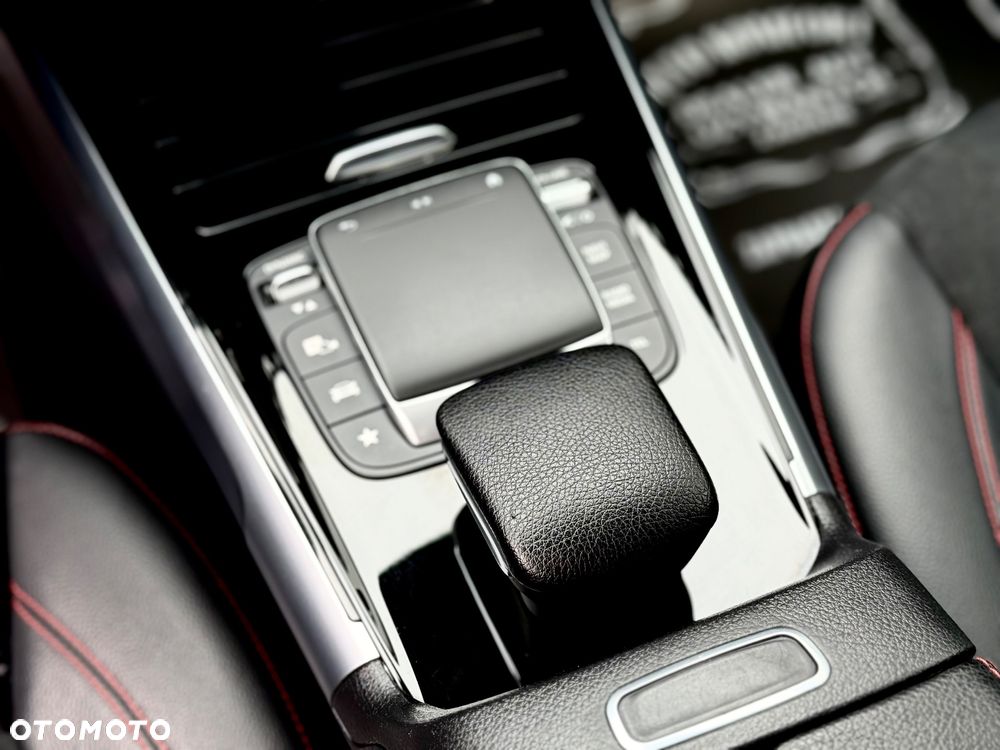 Mercedes-Benz GLB 200 d 8G-DCT AMG Line - 35