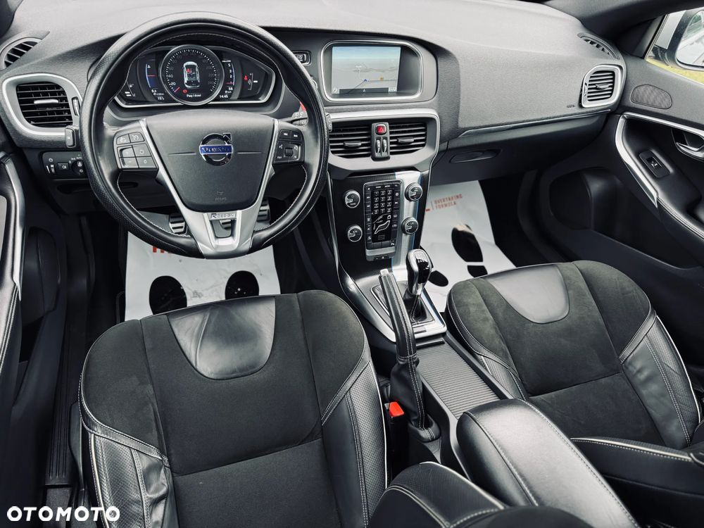 Volvo V40 D2 Drive-E R-Design Momentum - 24