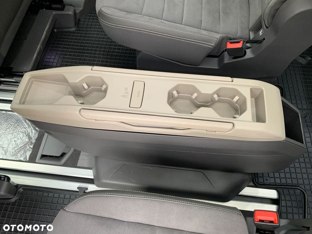 Volkswagen Multivan - 20