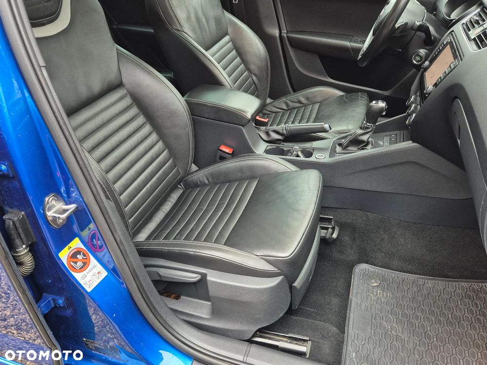 Skoda Octavia 2.0 TDI DSG RS - 12