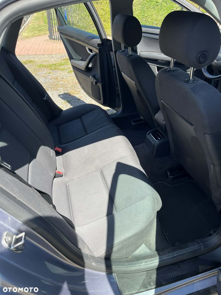 Audi A4 Limousine - 4