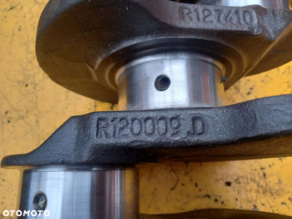 Wał korbowy silnika 4039DL002 R120009 John Deere 6100 - 6