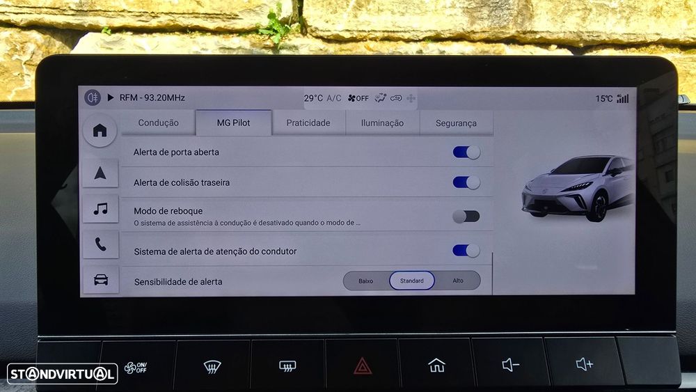 MG MG4 64 kWh Luxury - 27