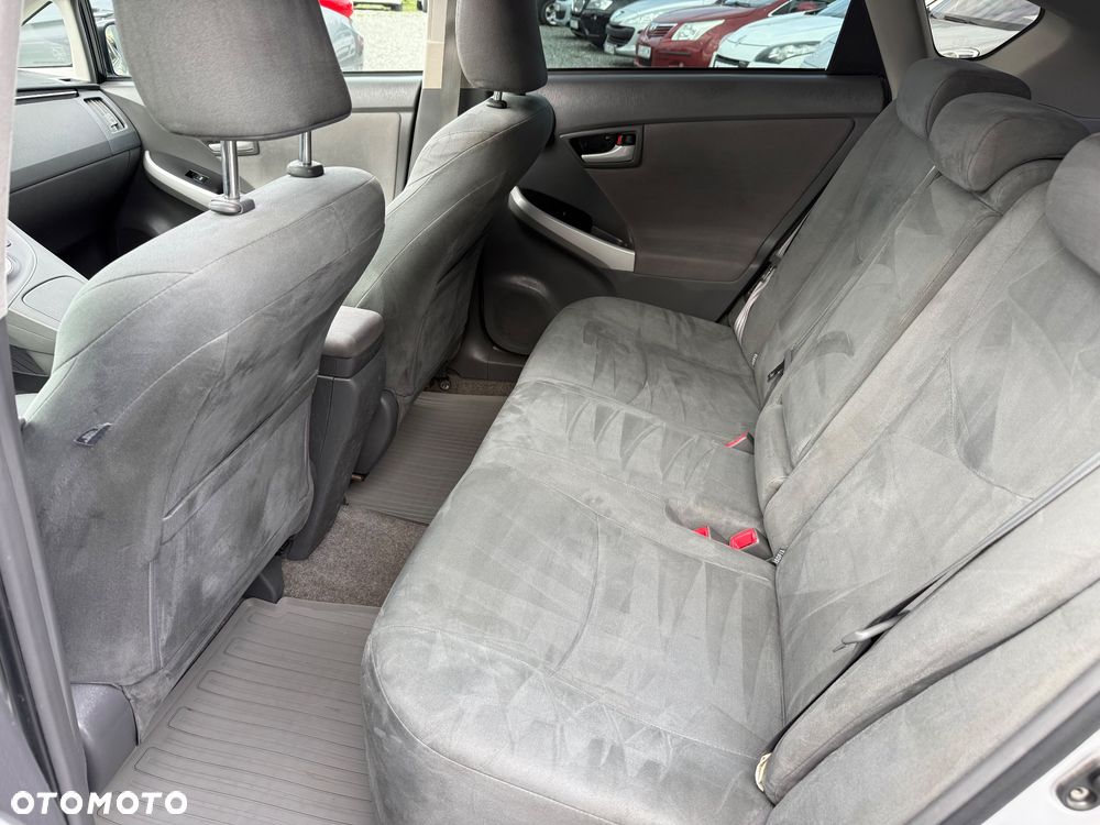 Toyota Prius - 4