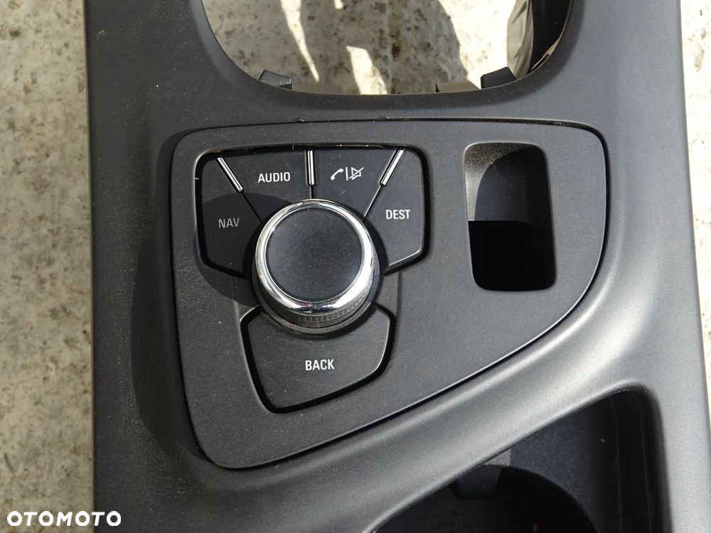 ZAKOŃCZENIE KONSOLI ŚRODKOWEJ GNIAZDO 12V PANEL CZARNY NAWIEWY TYŁ OPEL INSIGNIA A - 8