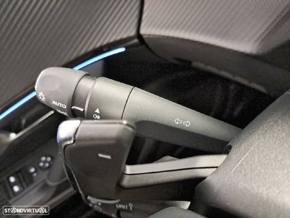 Peugeot 2008 1.2 PureTech GT EAT8 - 14