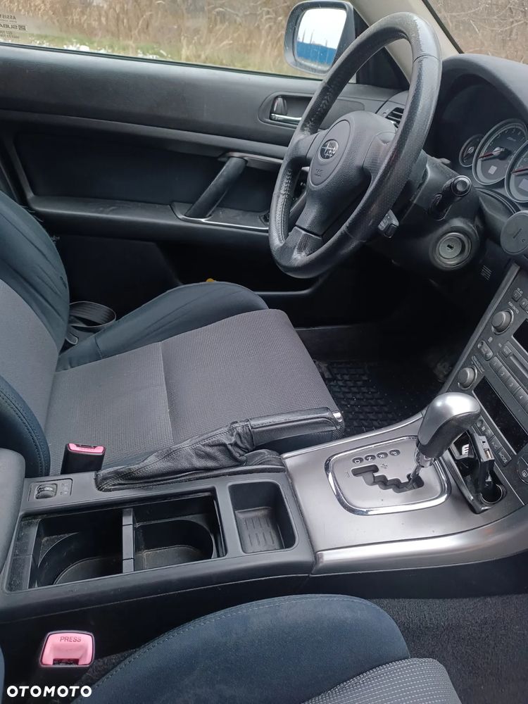 Subaru Legacy - 24
