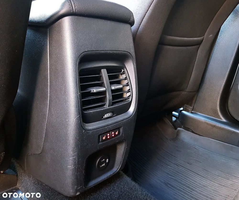 Ford Kuga 1.5 EcoBoost FWD Titanium - 24