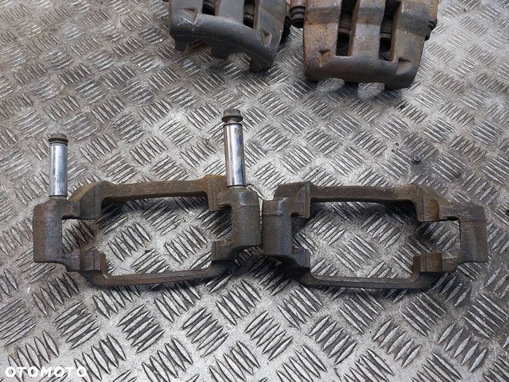 ZACISK HAMULCOWY LEWY PRZÓD + PRAWY PRZÓD OPEL MOVANO A 2.2 DTI - 2