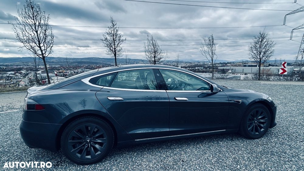 Tesla Model S - 15