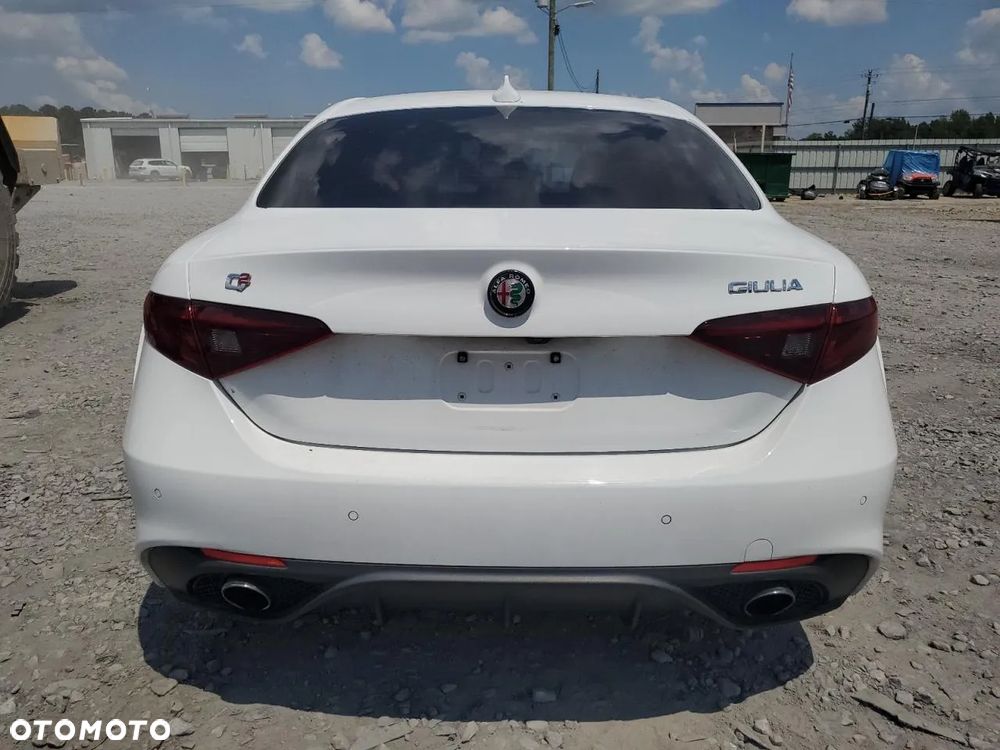 Alfa Romeo Giulia - 6
