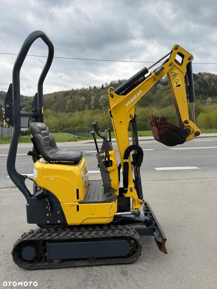 Yanmar SV08-1AS Japońska Minikoparka Gąsienicowa. Koparka 1,1 tony. Maszyna jak Nowa. 2017rok. Pochodzi z Norweskiego Gospodarstwa Ogrodniczego! 2 Rozsuwane Podwozie. Dokumentacja. Dodatkowe sekscje Hydrauliczne na młot lub wiertnice. Ani deka luzów czy wycieków. Szybkozłącze. Skrętne ramię. OKAZJA Zadbana Maszyna! Bardzo oszczędny silnik Yanmar. Mocne pompy Hydrauliczne!! 851mtg. Ani deka luzów czy wycieków, Aktualna Dekra. Po serwisach! - 39