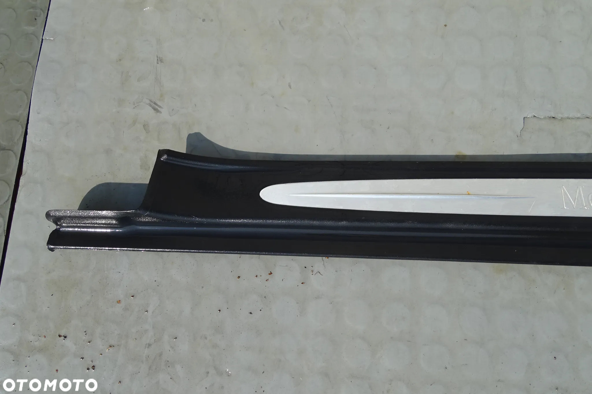 Listwa wewnętrzna progowa prawa  Mercedes CLK W209 AMG A2096800235 - 2
