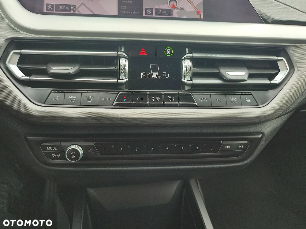 BMW Seria 2 218i Edition Colorvision - 23